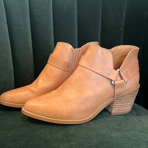 DOLCE VITA camel booties